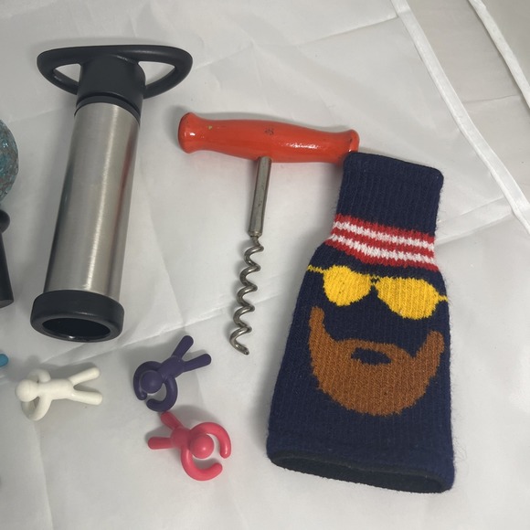 Lot of 9 Pre-Owned Wine Accessories:‎ Corks, Stoppers & Openers Set - Picture 2 of 5